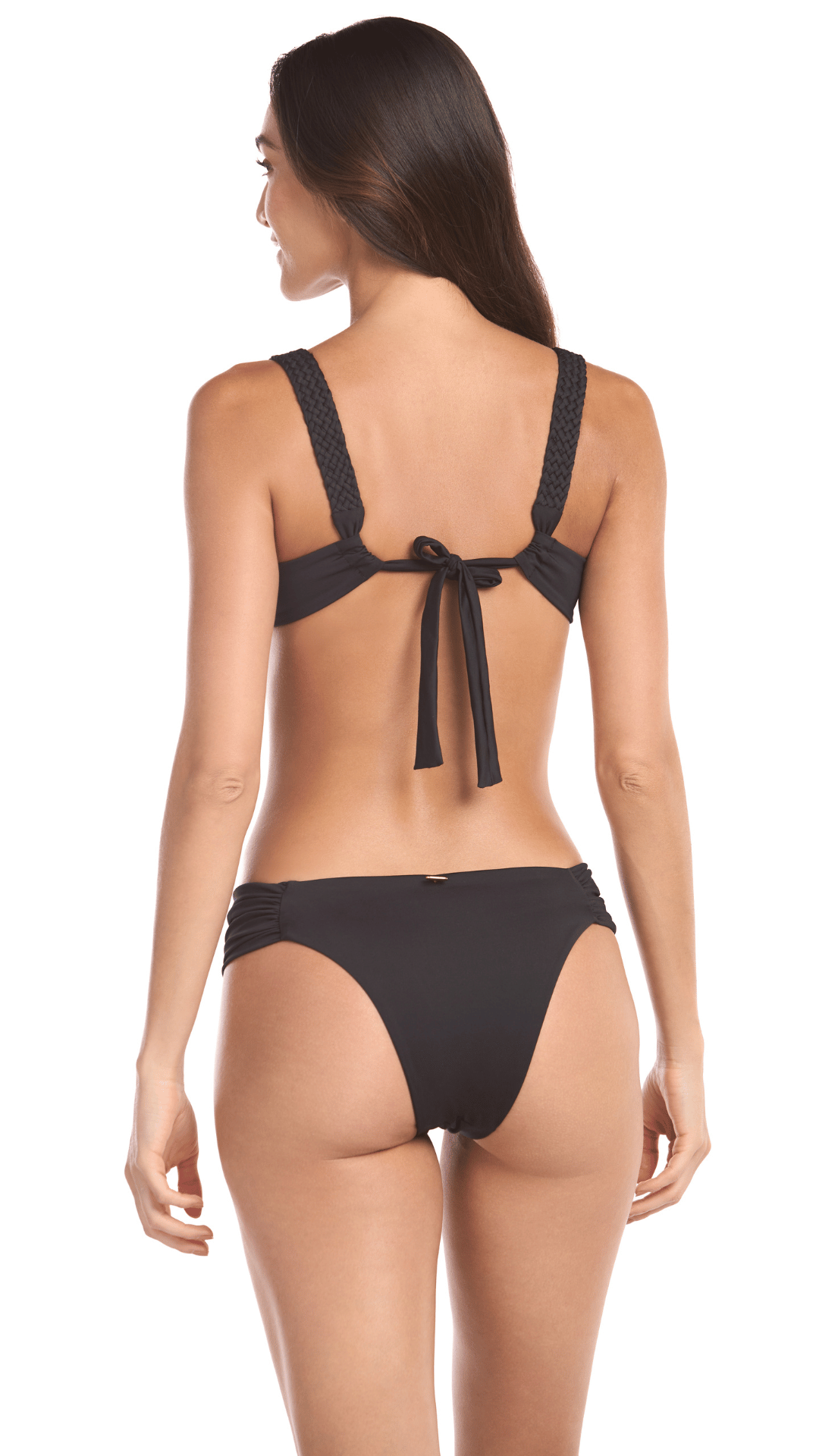 top escote redondo negro Espinela. Cuenta con cargaderas en tejido macramé, copas removibles y ajustables, y una tela suave al tacto.
