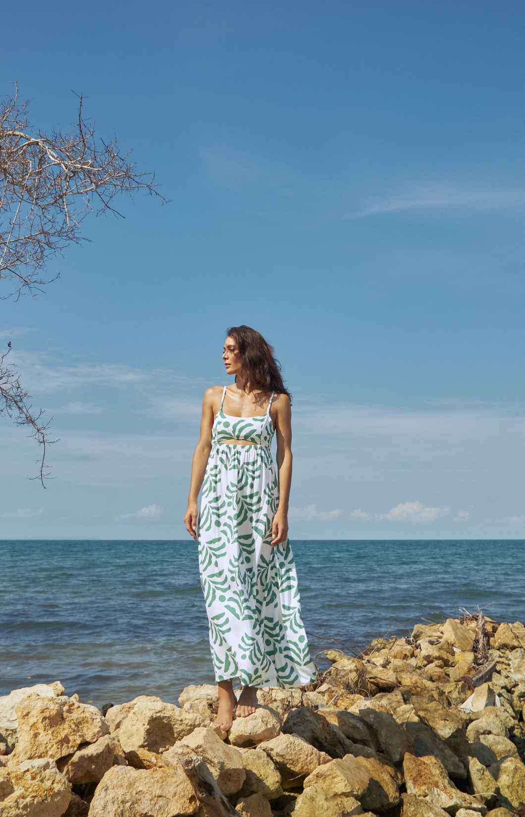 Vestido de palya largo verde estampado tela fresca con abertura decorativa Rosario